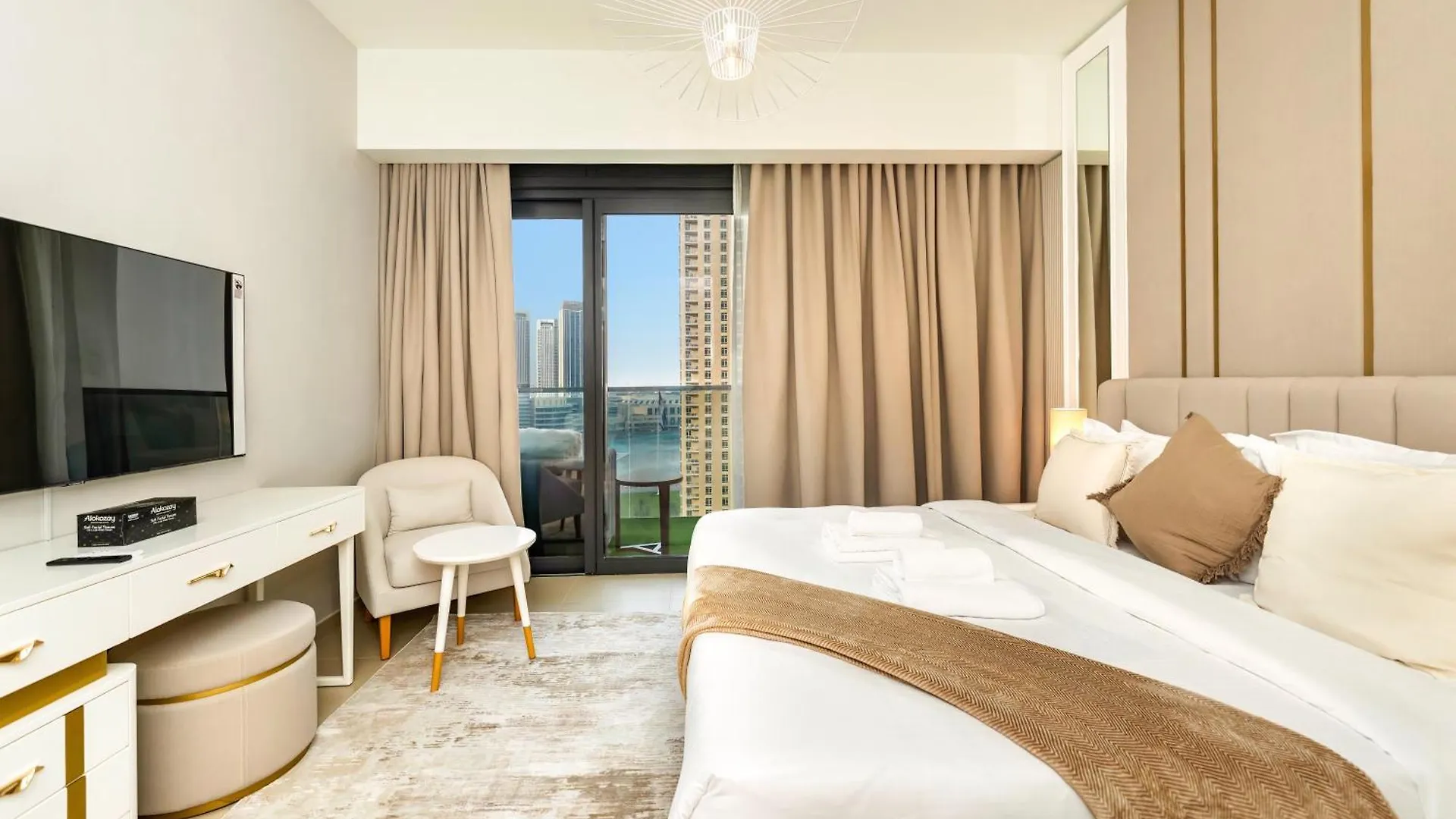 Exquisite 2 Bedroom Apartment I Burj Khalifa & Fountain Views I Free Gym, Pool, Parking, Wi-Fi And Ps5 I By Skyline Serenity Dubái