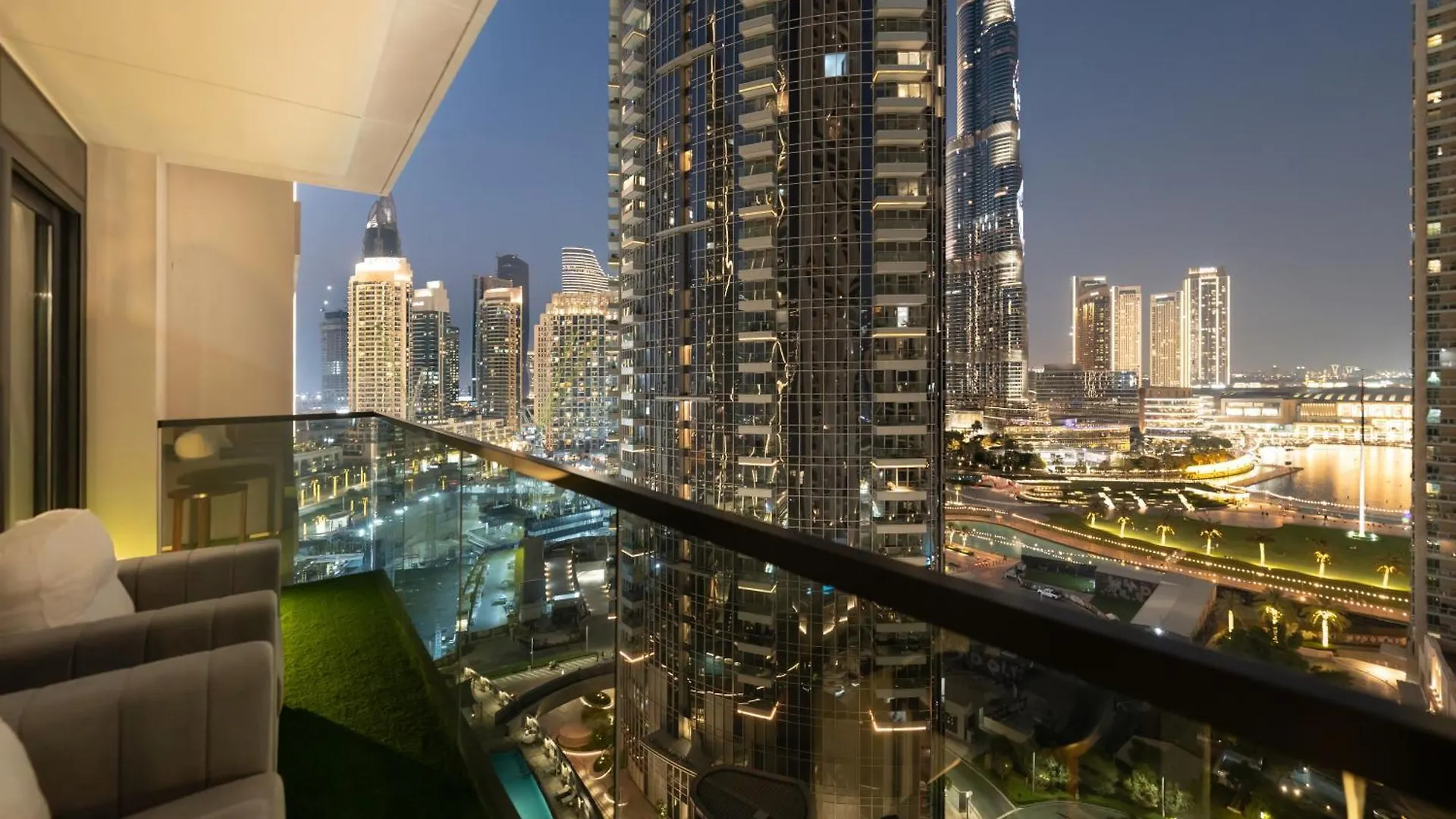 Exquisite 2 Bedroom Apartment I Burj Khalifa & Fountain Views I Free Gym, Pool, Parking, Wi-Fi And Ps5 I By Skyline Serenity Dubái 0*,