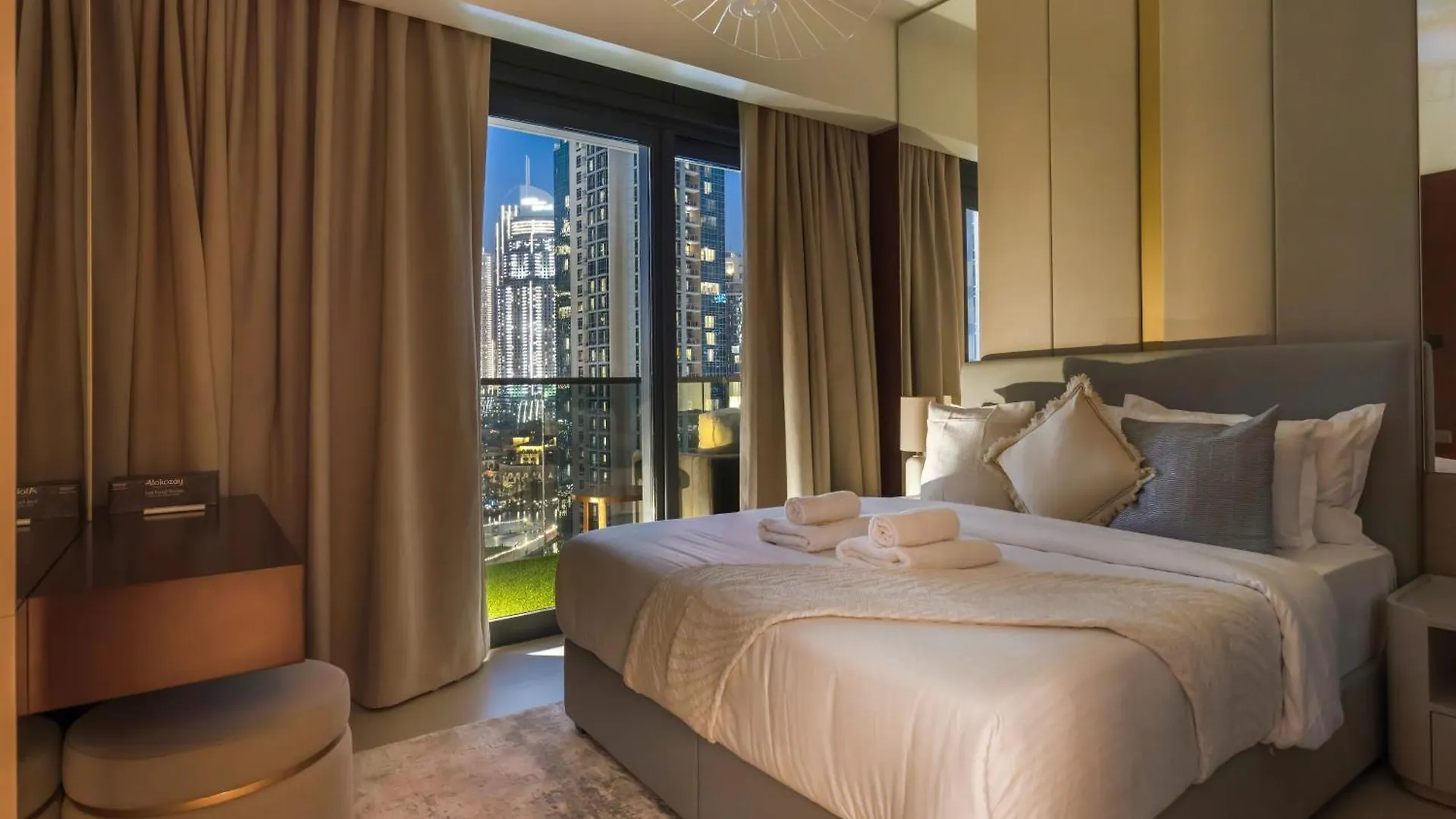 Exquisite 2 Bedroom Apartment I Burj Khalifa & Fountain Views I Free Gym, Pool, Parking, Wi-Fi And Ps5 I By Skyline Serenity Dubái 0*,