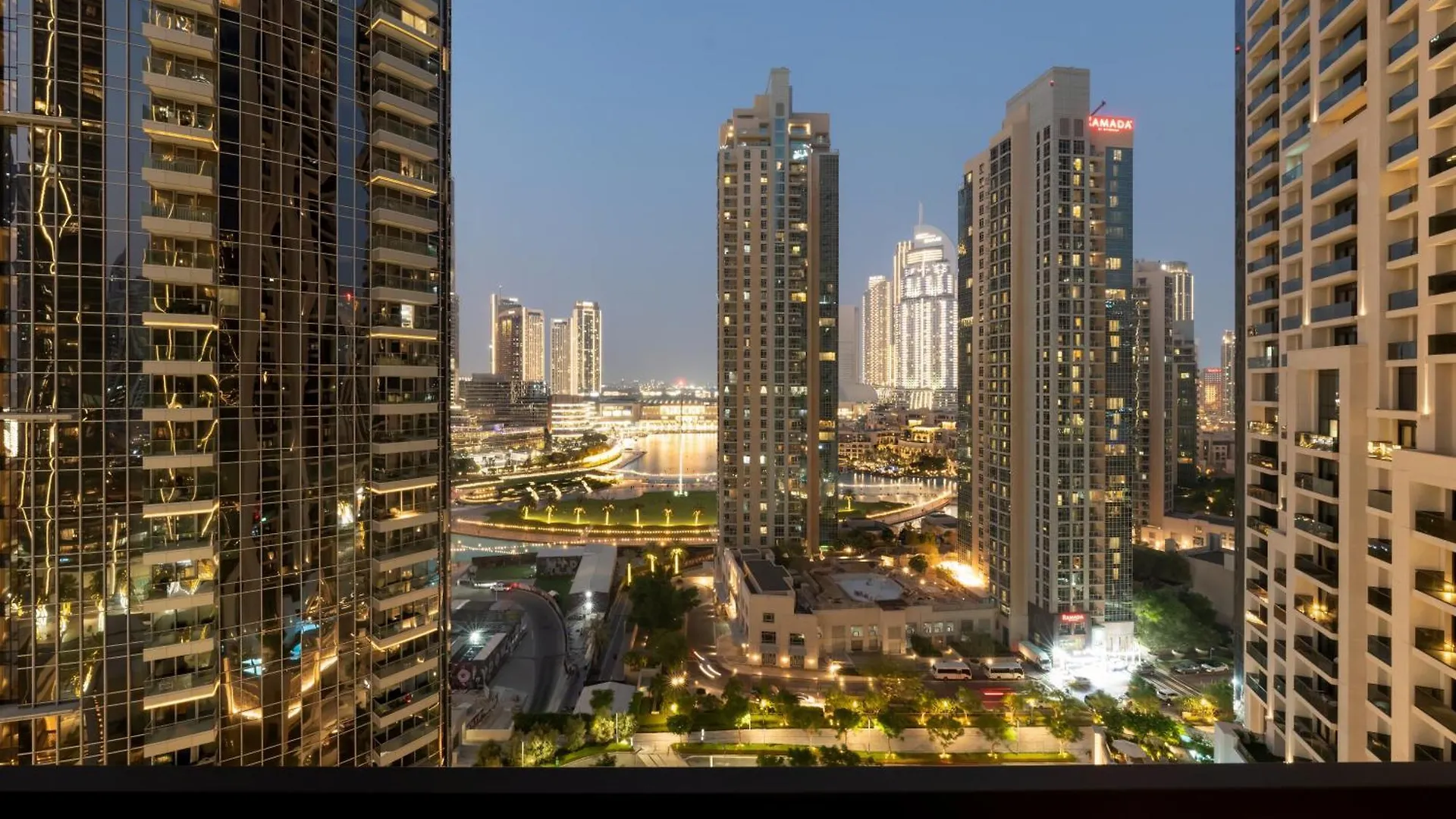 Exquisite 2 Bedroom Apartment I Burj Khalifa & Fountain Views I Free Gym, Pool, Parking, Wi-Fi And Ps5 I By Skyline Serenity Dubai Verenigde Arabische Emiraten