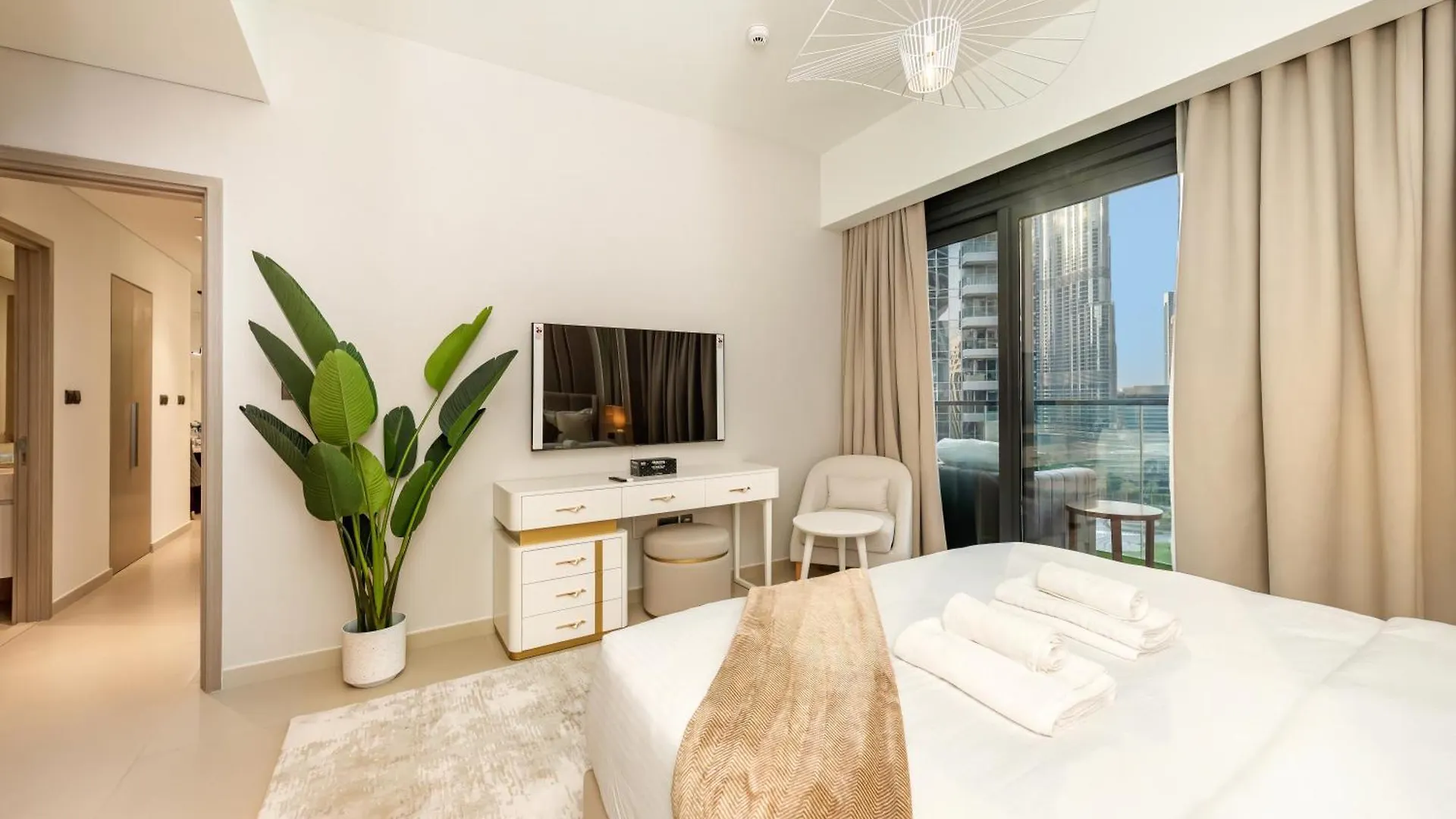 Exquisite 2 Bedroom Apartment I Burj Khalifa & Fountain Views I Free Gym, Pool, Parking, Wi-Fi And Ps5 I By Skyline Serenity Dubai
