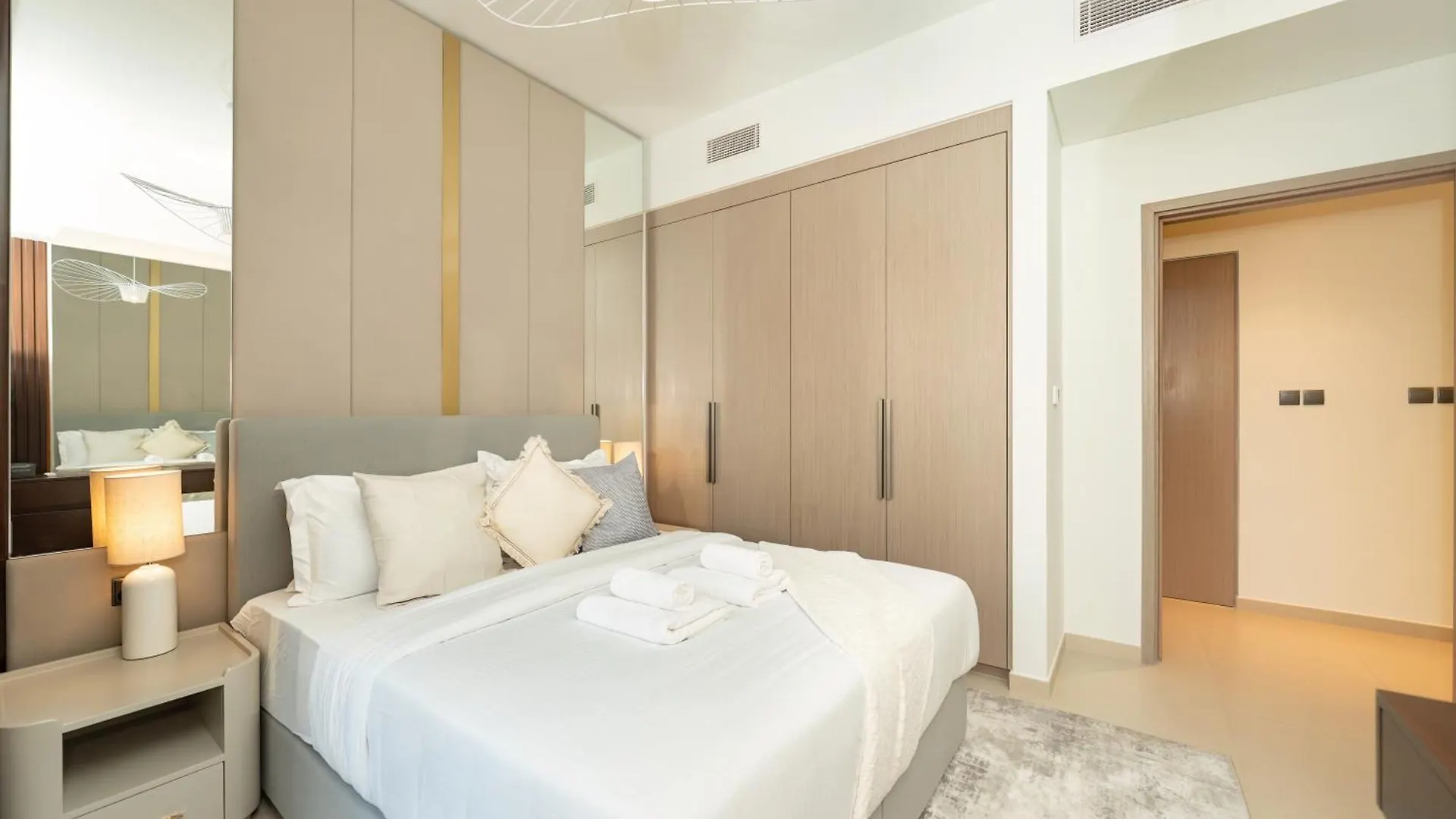 Exquisite 2 Bedroom Apartment I Burj Khalifa & Fountain Views I Free Gym, Pool, Parking, Wi-Fi And Ps5 I By Skyline Serenity Dubai Verenigde Arabische Emiraten