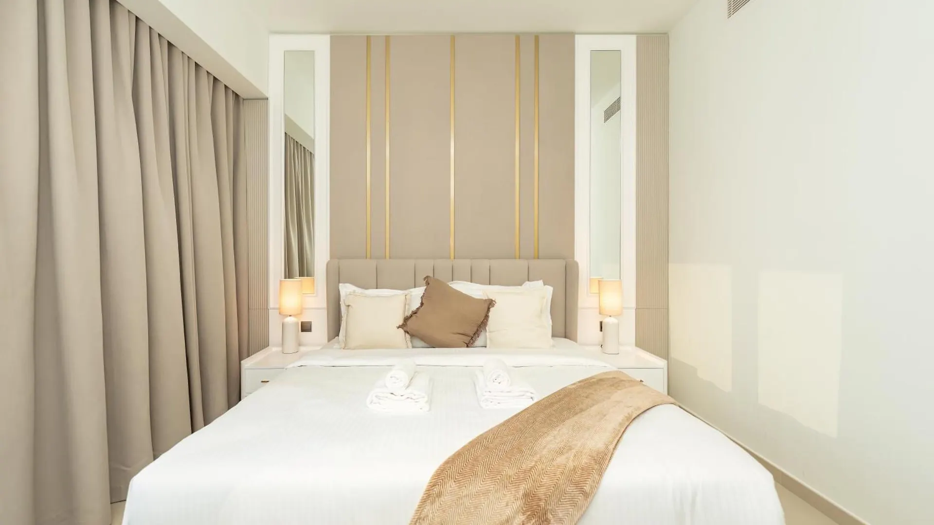 Exquisite 2 Bedroom Apartment I Burj Khalifa & Fountain Views I Free Gym, Pool, Parking, Wi-Fi And Ps5 I By Skyline Serenity Dubai 0*,